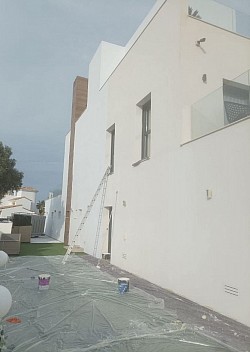 EXTERIOR PAINTING ON COMMERCIAL PROPERTY